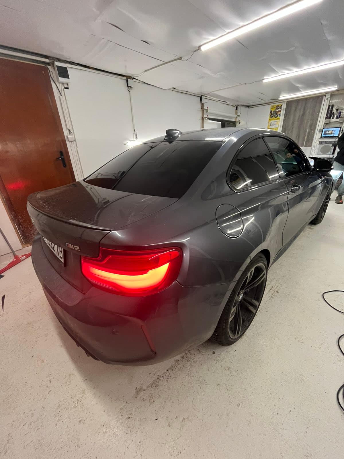 BMW M2 - Затъмняване на стъкла