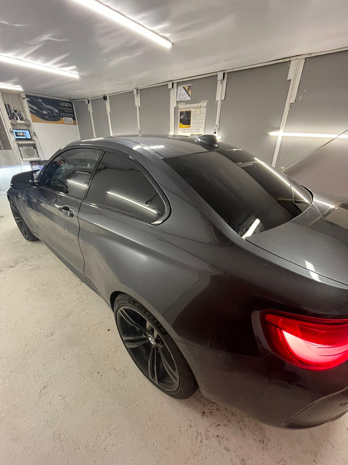 BMW M2 - Затъмняване на стъкла