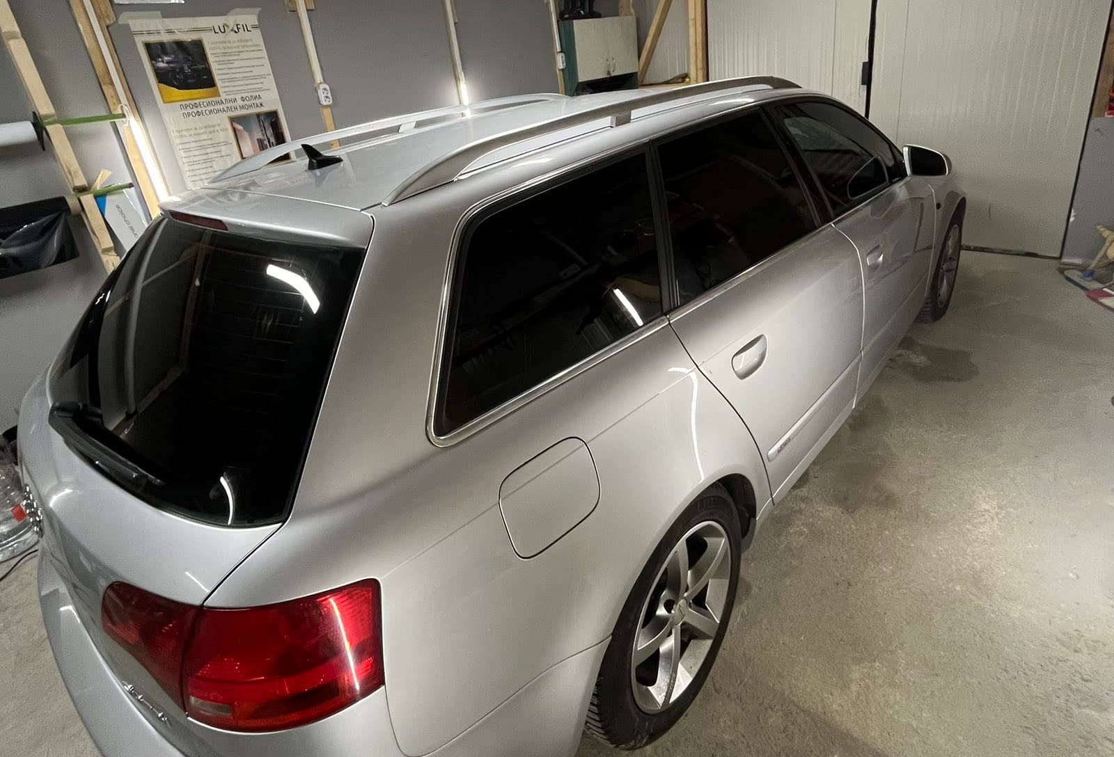 Audi А4 - Фолиране на задните прозорци